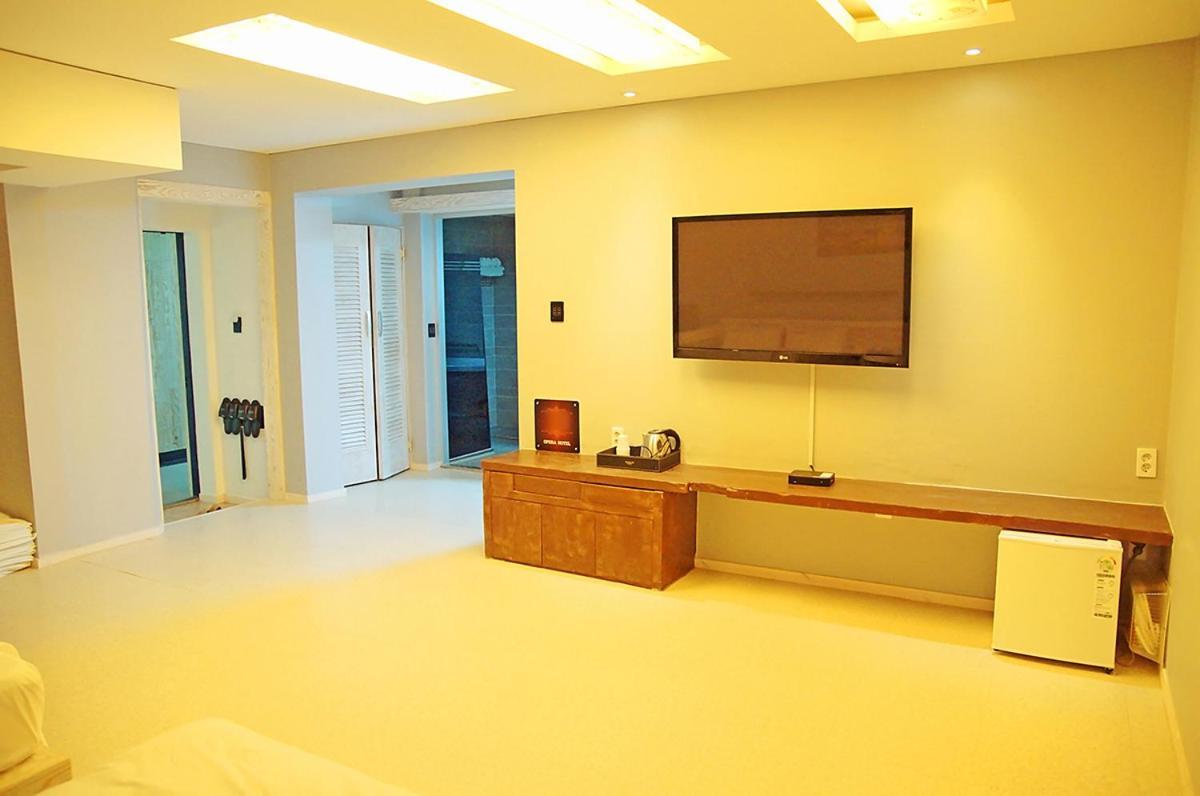 Opera 21 Hotel Чонджу Екстериор снимка