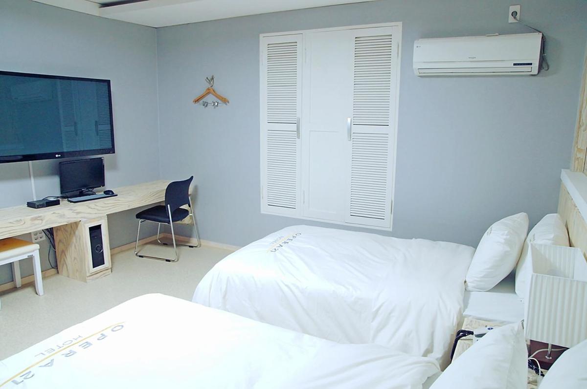 Opera 21 Hotel Чонджу Екстериор снимка