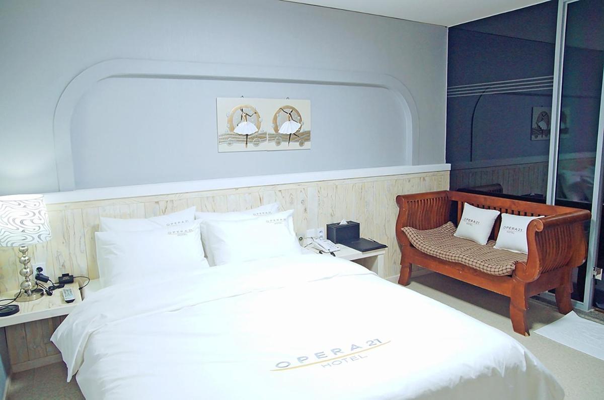 Opera 21 Hotel Чонджу Екстериор снимка