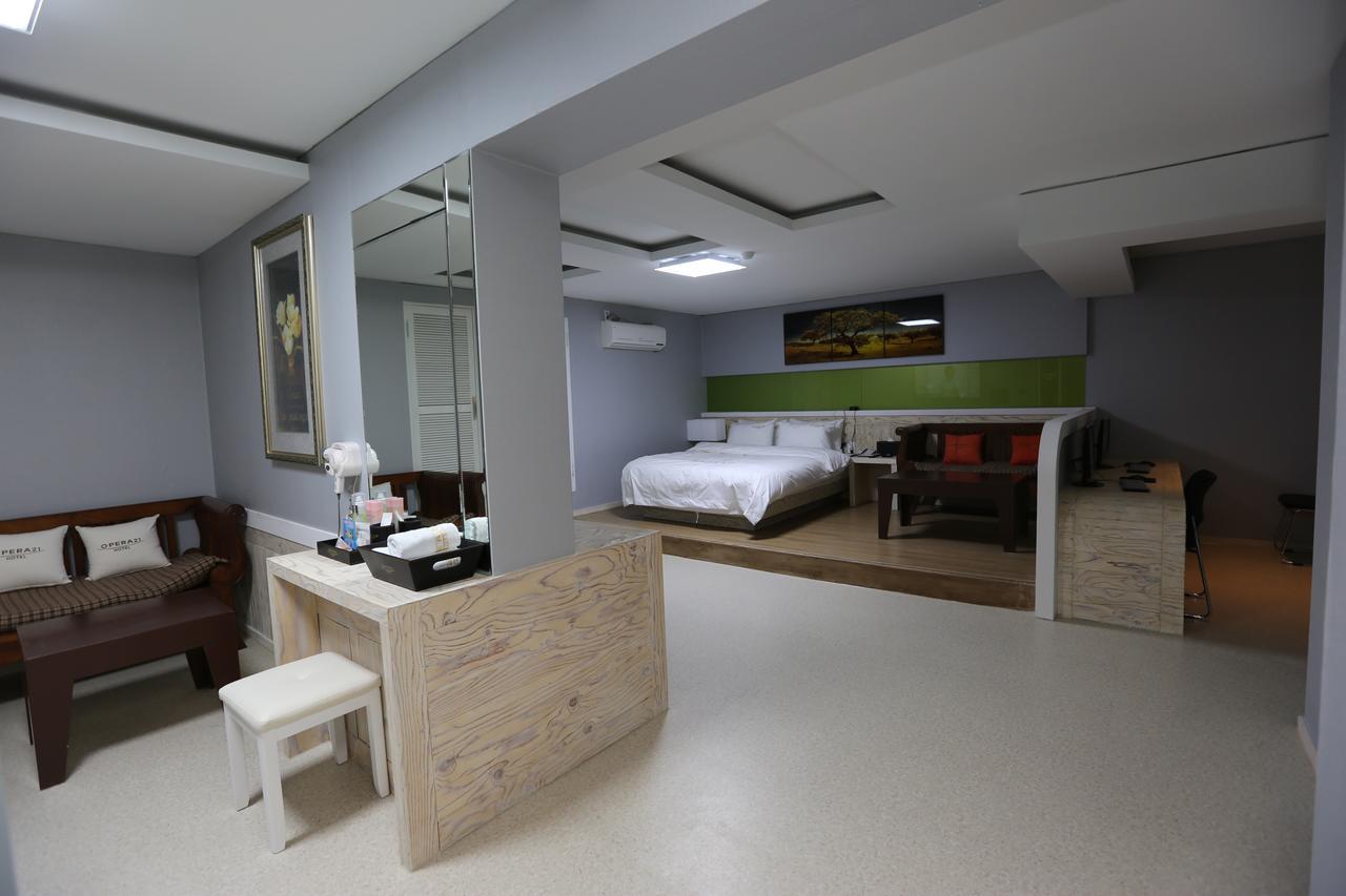 Opera 21 Hotel Чонджу Екстериор снимка