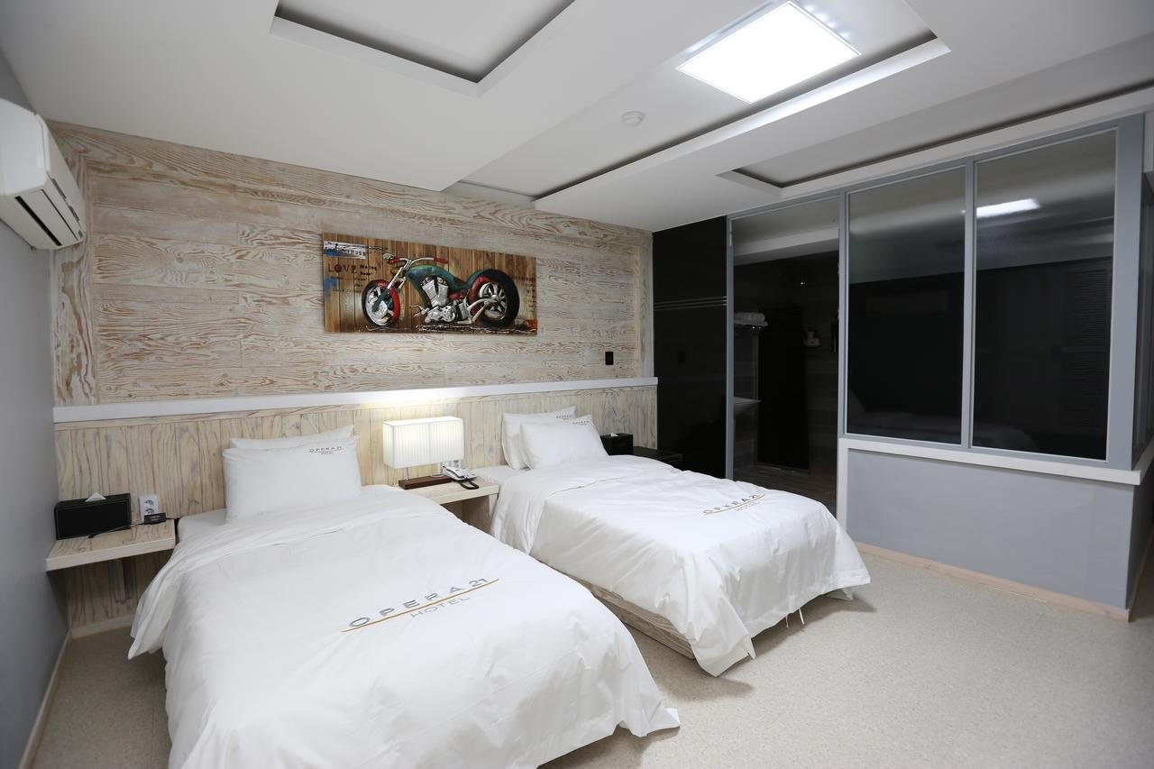 Opera 21 Hotel Чонджу Екстериор снимка
