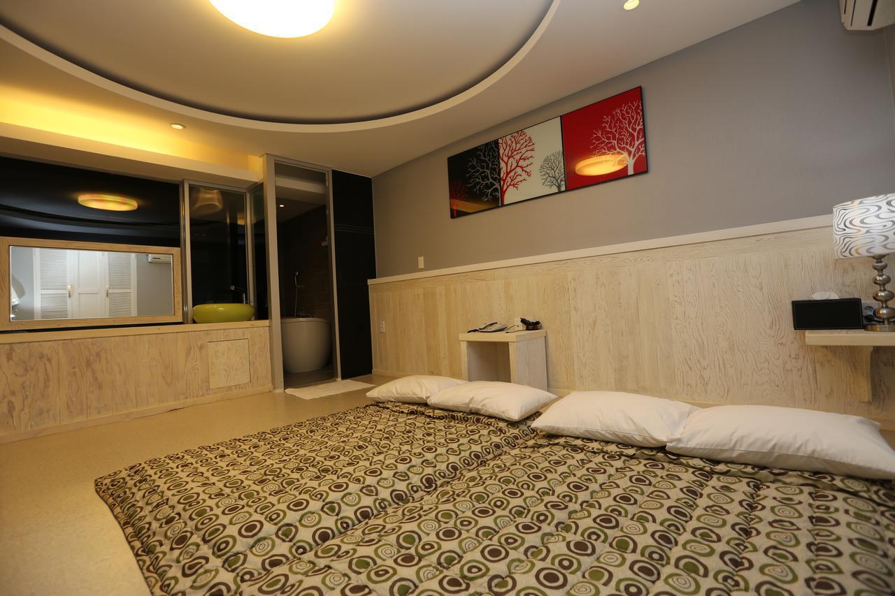 Opera 21 Hotel Чонджу Екстериор снимка