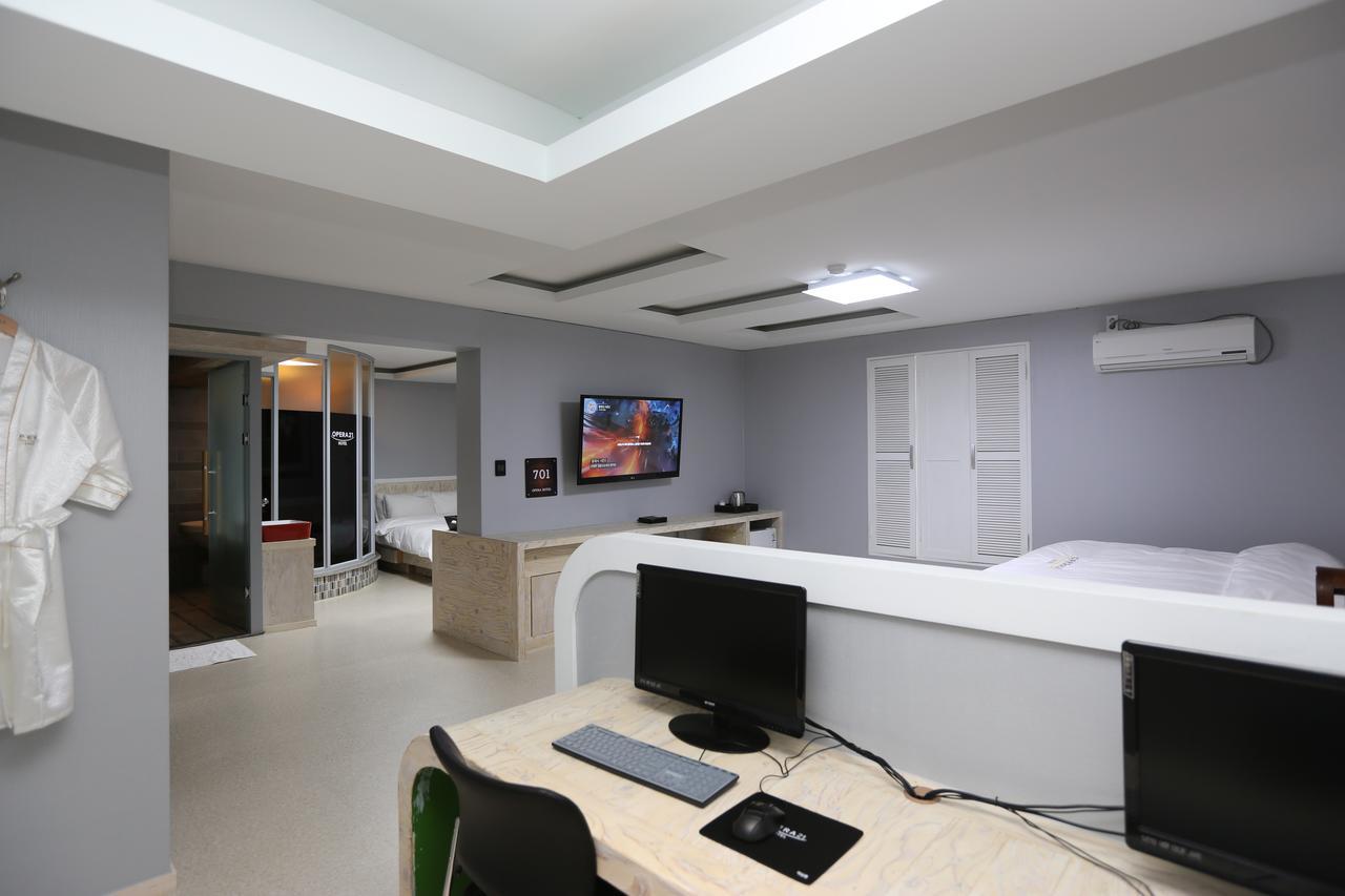 Opera 21 Hotel Чонджу Екстериор снимка