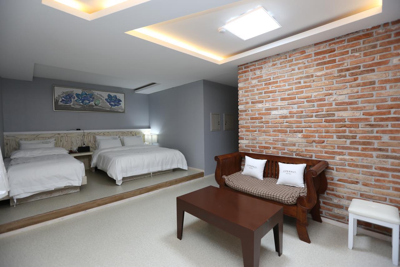 Opera 21 Hotel Чонджу Екстериор снимка